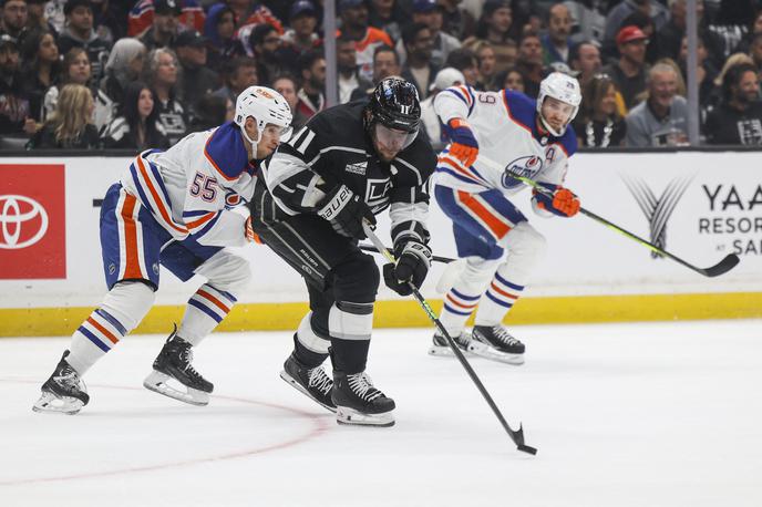 Anže Kopitar | Edmonton Oilers so v tretji tekmi uvodnega kroga končnice v severnoameriški ligi NHL s 6:1 premagali Los Angeles Kings. | Foto Reuters