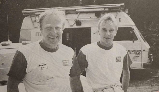 Mikkola in finski as v smučarskih skokih Matti Nykänen. Leta 1989 sta skupaj zmagala na manjšem reliju na Finskem. To je bila ena zadnjih zmag za Mikkolo. | Foto: 