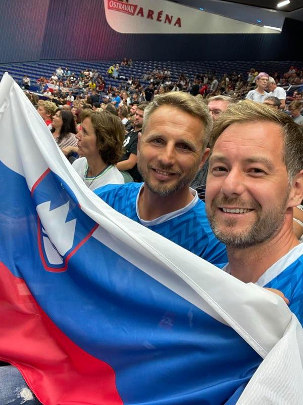 Na Češko je prispel v sredo, na Poljskem pa bo zvečer skupaj s svakom spremljal veliki finale med Slovenijo in Italijo. | Foto: Osebni arhiv Almirja Sulejmanovića