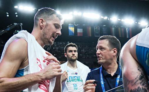 S selektorjem sta dogovorjena glede njegove vloge in igranja na parketu. | Foto: FIBA