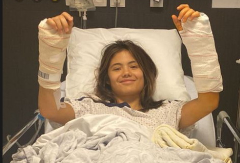 Emma Raducanu je morala iti na kar tri operacije, zato ni igrala že vse od aprila. | Foto: Instagram