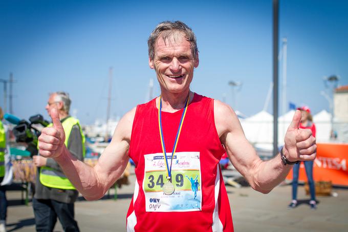 Franci Teraž, pionir slovenskega gorskega teka, ne more brez teka. Včeraj je pretekel mali maraton, vrhunec njegove tekaške sezone pa bo nastop na ljubljanskem maratonu, želi pa si tudi odličja s svetovnega prvenstva veteranov.  | Foto: Peter Kastelic