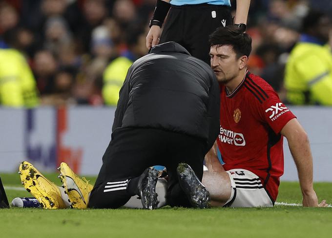 Harry Maguire je moral zaradi poškodbe iz igre. | Foto: Reuters