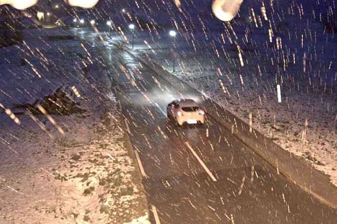 sneženje Rakitna | Na Arsu so postregli z zanimivo napovedjo, da bi lahko ponekod ob koncu padavin izmerili celo višjo snežno odejo kot prej v celi zimi. | Foto DRSI