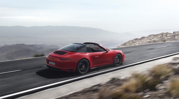 Čez dober mesec dni bo na ceste zapeljalo pet novih izvedb porscheja: 911 carrera GTS s pogonom zadaj, 911 carrera 4 GTS s štirikolesnim pogonom – obe izvedbi sta na voljo kot kupe in kabriolet – ter 911 targa 4 GTS s štirikolesnim pogonom. | Foto: Porsche