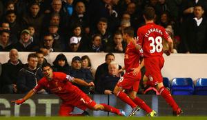 Liverpool s Suarezom blestel proti Tottenhamu, Man City proti Arsenalu