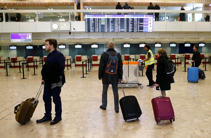 Ženevsko letališče: prevoz z letalom do tja je lahko cenejši kot prevoz s taksijem do hotelov. | Foto: Reuters