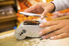 Potrošniki vse bolj naklonjeni mobilnemu plačevanju