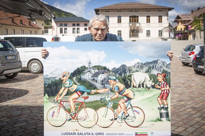 Gospod Aldo Segale, sekretar kolesarskega kluba ASC Ciclo Assi Friuli, v srednjeveškem stolpu na osrednjem trgu pripravlja razstavo o razvoju kolesarstva v Trbižu. Razstava bo odprta od 18. do 28. maja. | Foto: Ana Kovač