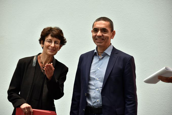 Podjetje BioNTech so leta 2008 v Mainzu ustanovili Ugur Sahin, njegova žena Özlem Türeci (oba na fotografiji) in Christoph Huber. Direktor podjetja je Ugur Sahin. | Foto: Guliverimage/Vladimir Fedorenko