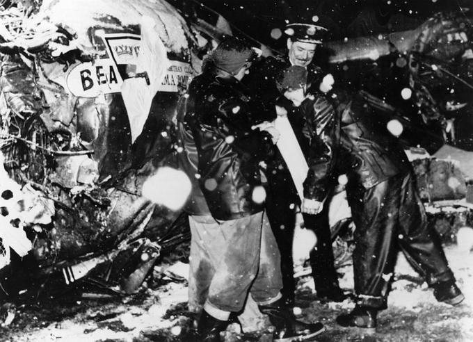 Letalska nesreča pred 66 leti je močno spremenila usodo nogometnega kluba Manchester United. V nesreči na letališču v Münchnu je umrlo osem nogometašev tega kluba, ki so se le dan pred nesrečo v Beogradu uvrstili v polfinale evropskega pokala.  | Foto: Getty Images