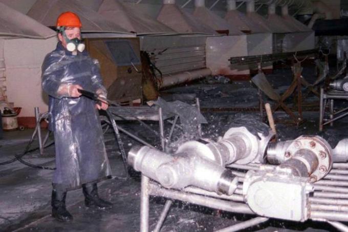 Nevarnost dela na pogorišču zgradbe je bila po mnenju številnih človekoljubnih organizacij nekaj, s čimer sovjetske oblasti zaradi skrbi, da se bodo uprli, delavcev ni seznanila.  | Foto: Thomas Hilmes/Wikimedia Commons