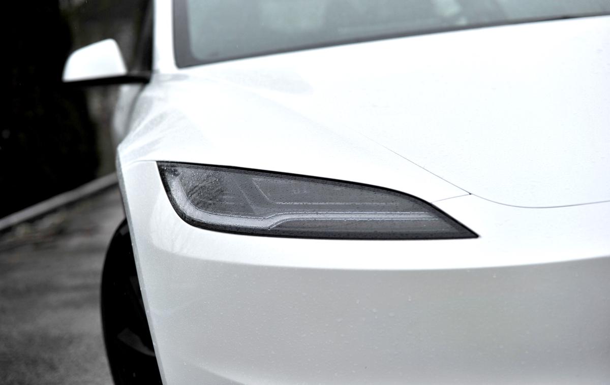 Tesla model 3 | Teslin model 3 je letos uspešen in je v svojem razredu prehitel tudi volkswagen passata, toda lanski izjemno uspešen mesec se za Teslo v Sloveniji letos ni ponovil.  | Foto Gregor Pavšič