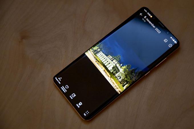 Huawei Mate 50 Pro poganja verjetno najzmogljivejši mobilni procesor v tem trenutku – najnovejši Qualcommov procesor Snapdragon 8 Plus Gen 1, a z eno nezanemarljivo omejitvijo ... | Foto: Ana Kovač