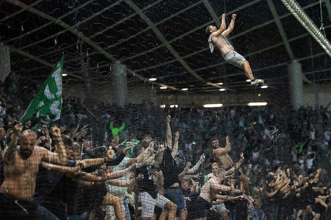 Povratni dvoboj med Olimpijo in Ludogorcem je v živo spremljalo dobrih deset tisoč gledalcev. Proti Galatasarayu bi lahko bile tribune glede na ugled tekmeca še bolj polne. | Foto: Vid Ponikvar/Sportida