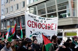 Množični protesti v Malmöju: Vzklikajo "Svoboda za Palestino"