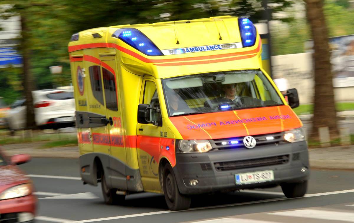 Rešilec | Poškodovanko so reševalci prepeljali v šempetrsko bolnišnico. | Foto STA