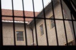 V zaporu umrl moški, ki ni mogel plačati 256 evrov kazni: zlorabljali so ga trije zaporniki