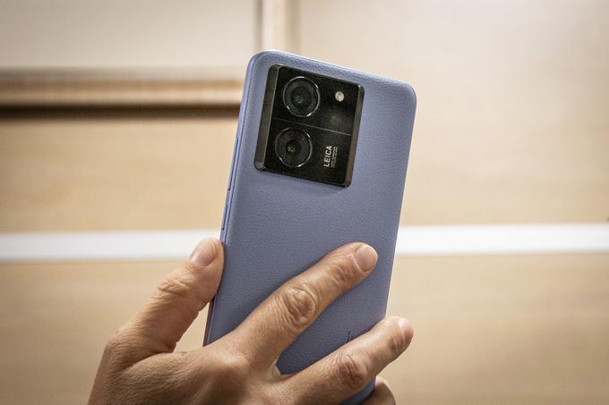 Alpsko modra je ena od dveh barv, ki sta na voljo pri pametnem telefonu Xiaomi 13T Pro. | Foto: Žiga Krančan