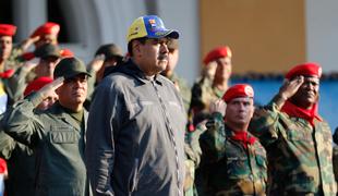 V Venezueli novo nasilje. Maduro prekinil diplomatske stike s Kolumbijo.