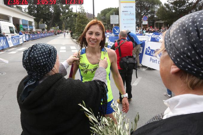Petra Tratnik, tako kot Žontar članica Športnega društva Nanos Podnanos, je bila najhitrejša na polmaratonski razdalji ... | Foto: Tomaž Primožič/FPA