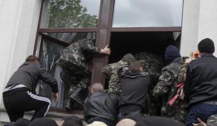 Proruski protestniki zavzeli poslopje v Lugansku