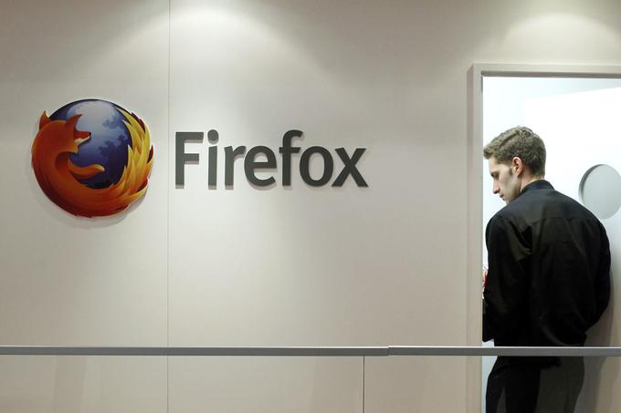 Uporabniki bodo stik z Mozillo oziroma ekipo, ki razvija Firefox, do nadaljnjega lahko vzpostavili prek družbenega omrežja Twitter ali uradne spletne strani. Profilom Mozille in Firefoxa na Facebooku sicer sledi skoraj 20 milijonov uporabnikov.  | Foto: Reuters