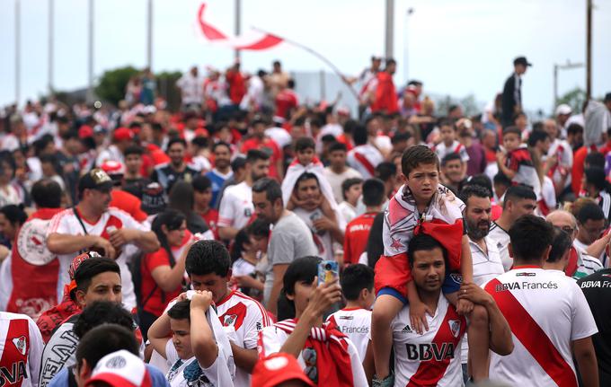 Navijači River Plateja sanjajo o tem, da bi še tretjič po letih 1986, 1996 in 2015 postali južnoameriški prvaki. | Foto: Reuters