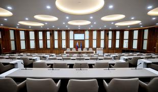 Državni svetniki izglasovali odložilni veto na novelo zakona o tujcih