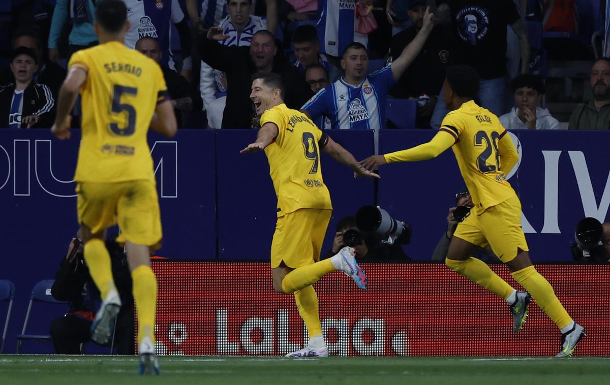 Barcelona Robert Lewandowski Espanyol | Barcelona je v prvem polčasu zadela trikrat. Dva gola je dal Robert Lewandowski. | Foto Guliver Image