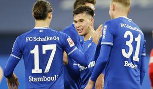 Schalke končno spet zmagal, v ponedeljek remi Bayerja in Hoffenheima
