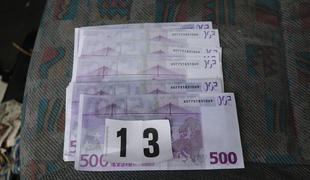 Zasegli ponarejene bankovce, manjkali niso niti petstotaki #foto