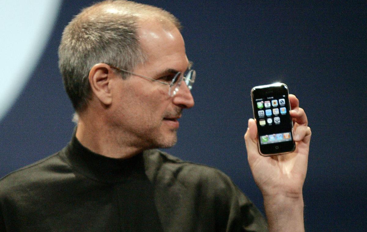 Steve Jobs, iPhone | Steve Jobs na predstavitvi prvega iPhona leta 2007. | Foto Reuters