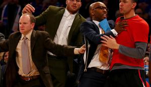 Zvezdnik LA Clippers udaril klubskega moža, brez košarke več tednov