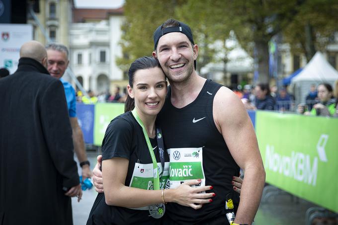 Maratona se je udeležil tudi osebni trener Jan Kovačič, ki je 42 kilometrov pretekel v izjemnem času 3:34:49. | Foto: Ana Kovač