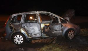 Požigali avtomobile in druga vozila ter povzročili za 600 tisoč evrov škode #foto
