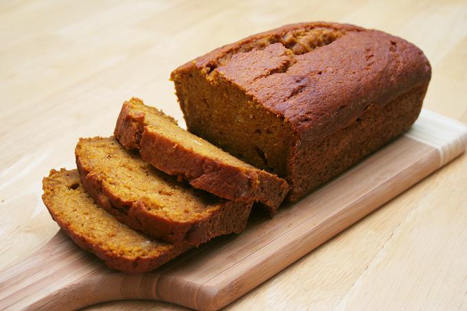 Bučni kruh, ki vas bo navdušil. Namažite ga z Bučotelo in uživajte v zdravem prigrizku.  | Foto: Shutterstock