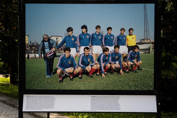 V ponedeljek, le nekaj dni po slavnostnem odprtju fotografske razstave v čast slovenskemu nogometu, ki jo je pokvarilo slabo vreme, je Slovenijo pretresla novica o smrti Marka Elsnerja. Eden najboljših slovenskih nogometašev vseh časov je izgubil boj z zahrbtno boleznijo in odšel mnogo prezgodaj, pri 60 letih. Veliko čast je doživel leta 1986, ko je bil kapetan jugoslovanske reprezentance za Bežigradom, na stadionu, kjer je izstopal vrsto let kot nepozabni branilec Olimpije. Jugoslavija se je na prijateljski tekmi pomerili prav z zmaji iz Ljubljane. Takrat je državni dres modrih nosil še en nekdanji biser Olimpije, poznejši večkratni selektor Srečko Katanec. Marko, počivaj v miru. | Foto: Vid Ponikvar