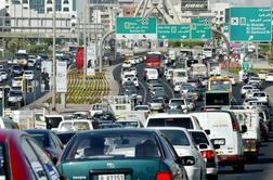Slovenci v Dubaju znova v avtošolo, Slovenke potrebujejo dovoljenje moža