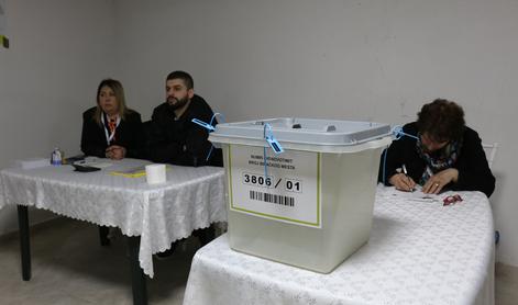 Kosovski Srbi bojkotirali referendum: župani ostajajo na svojih položajih