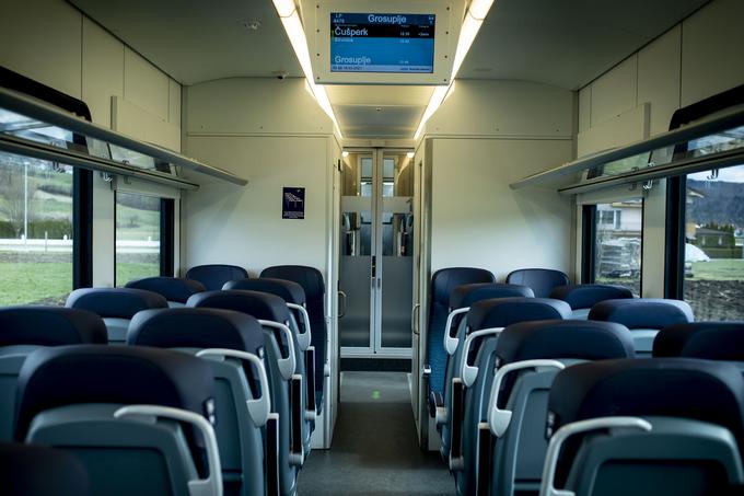 Med Ljubljano ali Grosupljem in Kočevjem vozijo izključno nove garniture potniških vlakov Flirt proizvajalca Stadler. | Foto: Ana Kovač