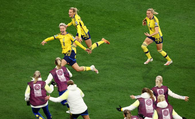 Veselje Skandinavk po zmagi nad branilkami naslova. | Foto: Reuters