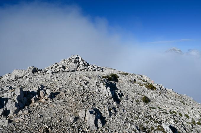 Samo vrh Mangarta (desno) je kukal iz oblaka. | Foto: Matej Podgoršek