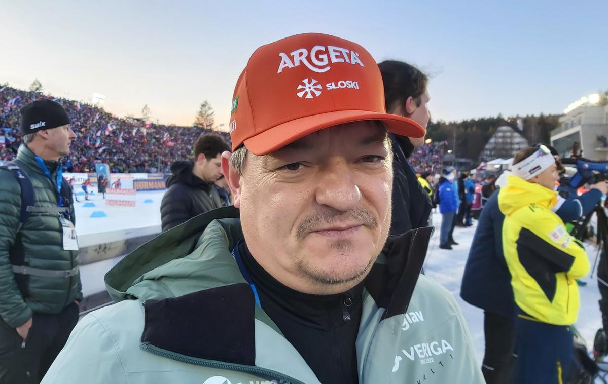 Janez Janžekovič | Janez Janžekovič skrbi, da so slovenski biatlonci siti in srečni. | Foto Simon Kavčič