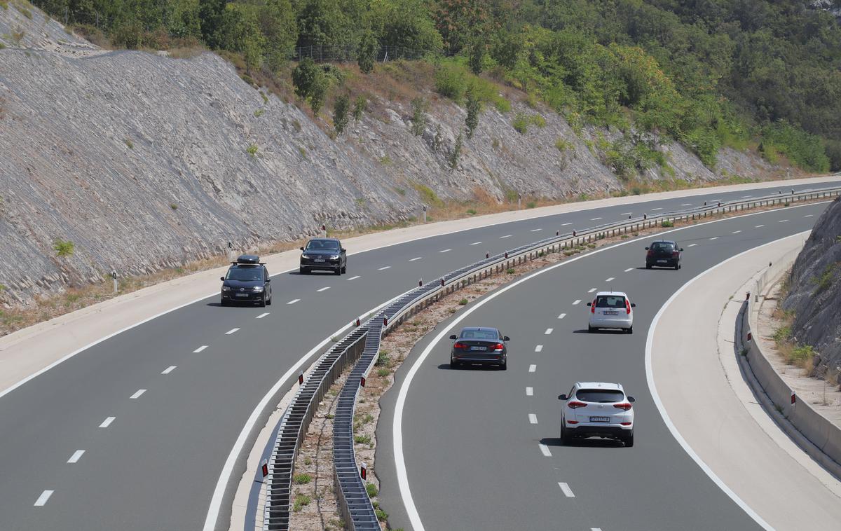 Hrvaška avtocesta | Vlada je pred dnevi odobrila novo kreditno zadolževanje družbe Hrvatske autoceste (Hac), s katerim bo ta gradila tudi dolgo pričakovano avtocesto od Križišća do Žute Lokve ter od Dola do Dubrovnika. | Foto Shutterstock