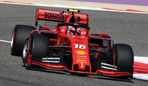 Ferrarija najhitrejša na zadnjem prostem treningu v Silverstonu
