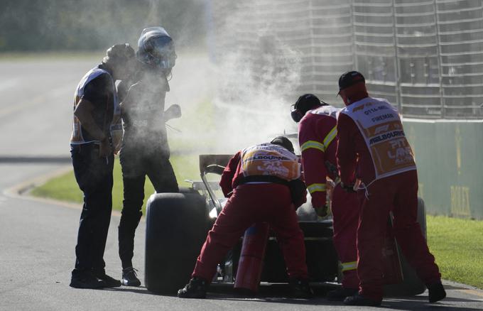 Motor je odpovedal v Mercedesu. | Foto: Reuters