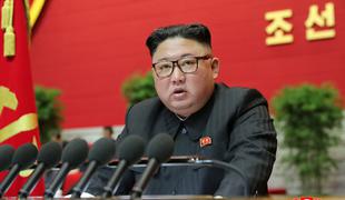 Severna Koreja po "zmagi" nad covid-19 ukinja obvezno nošenje mask