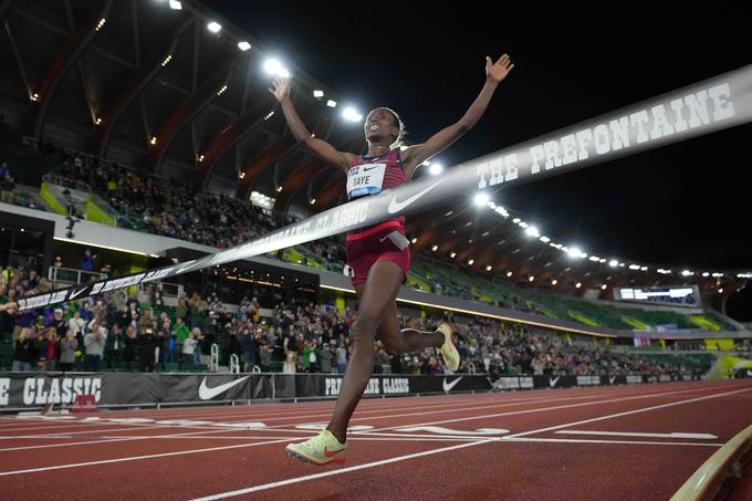 Ejgayehu Taye je za sedem sekund izboljšala rekord mitinga in s časom 14:12,98 postavila osebni rekord. | Foto: Reuters