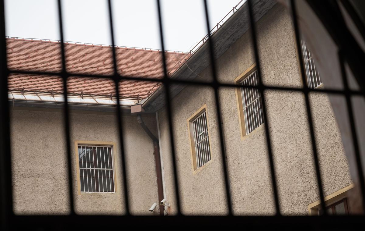 zapor | Aretacije v zaporu Cesare Beccaria na obrobju mesta so sledile preiskavi zločinov nad mladostniki, ki naj bi bili storjeni od leta 2022 dalje.  | Foto STA